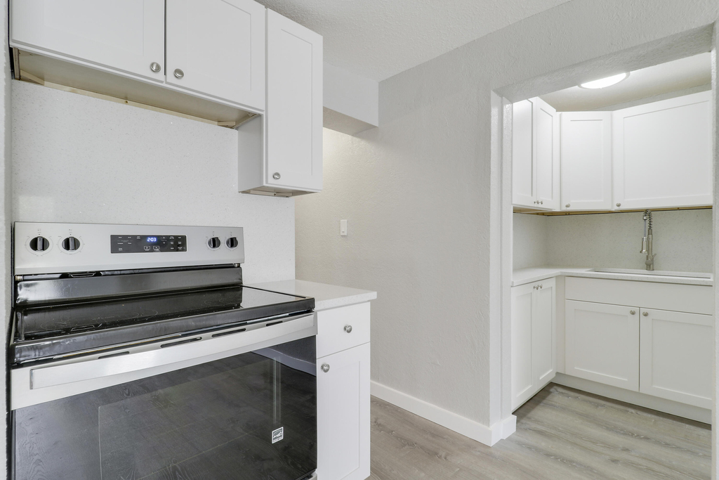 711 4th Avenue S - Photo 6
