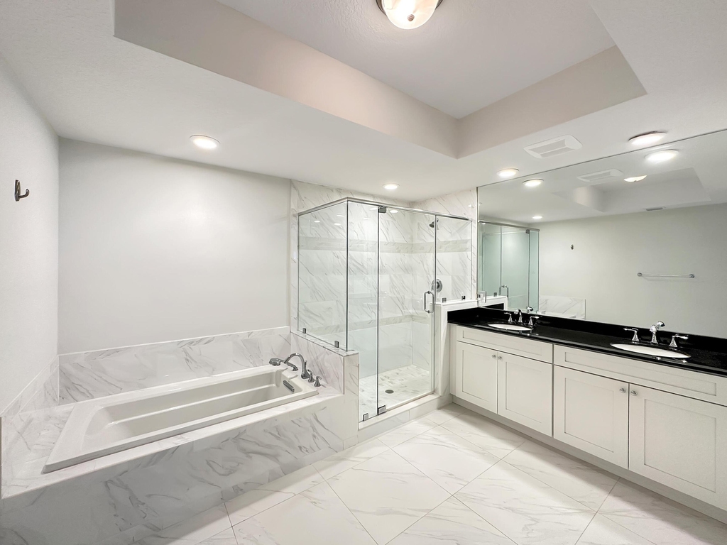 312 Bay Colony Drive N - Photo 8