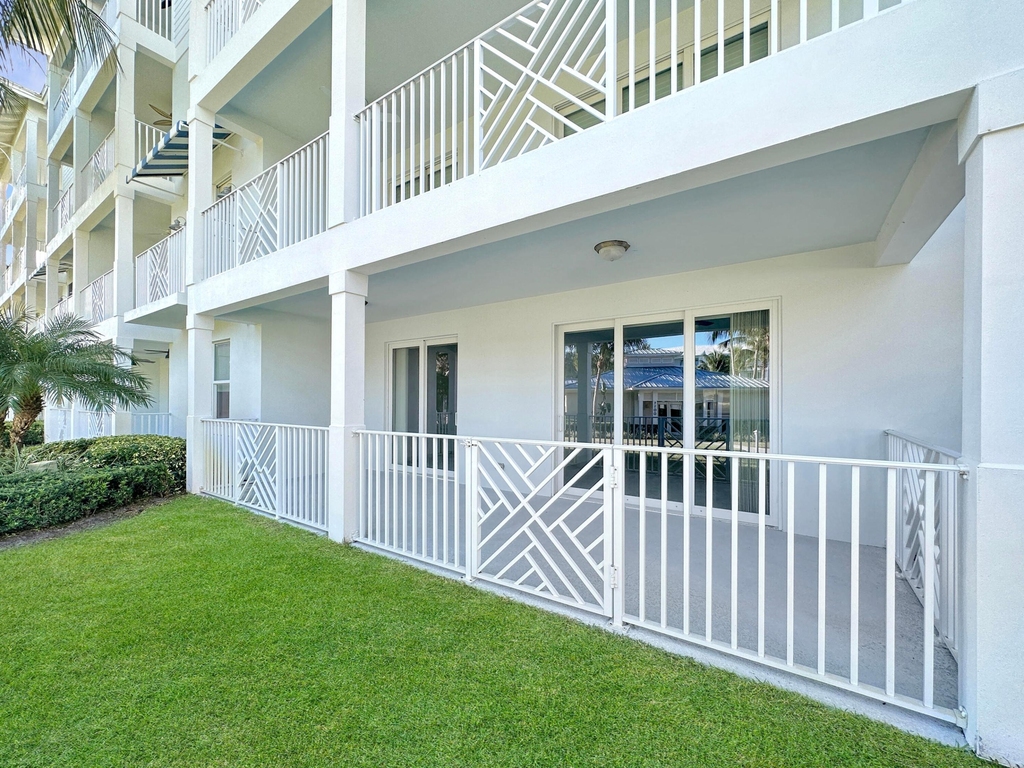 312 Bay Colony Drive N - Photo 2