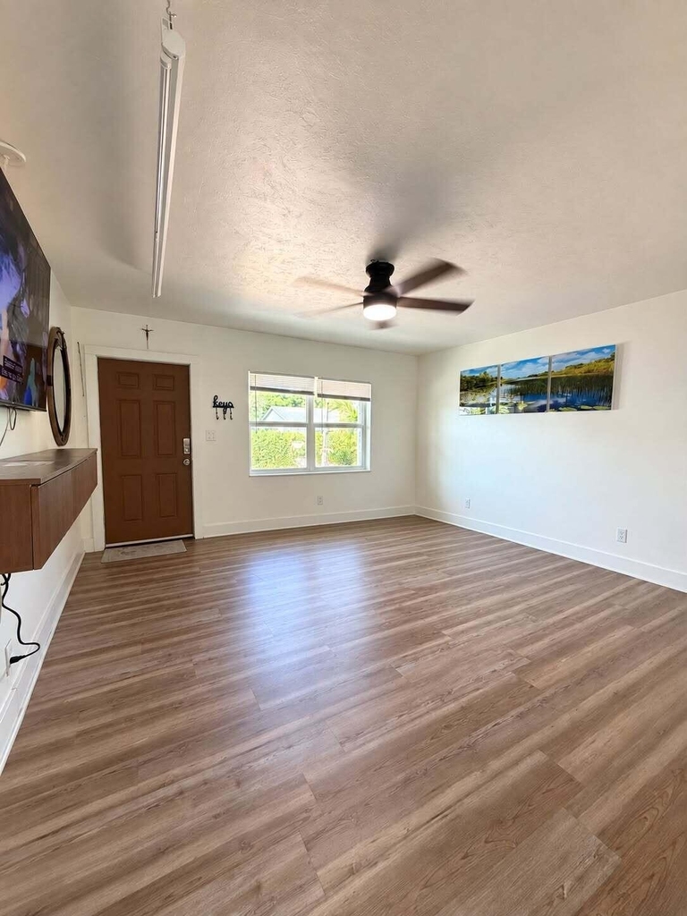 175 E 24th Street - Photo 2