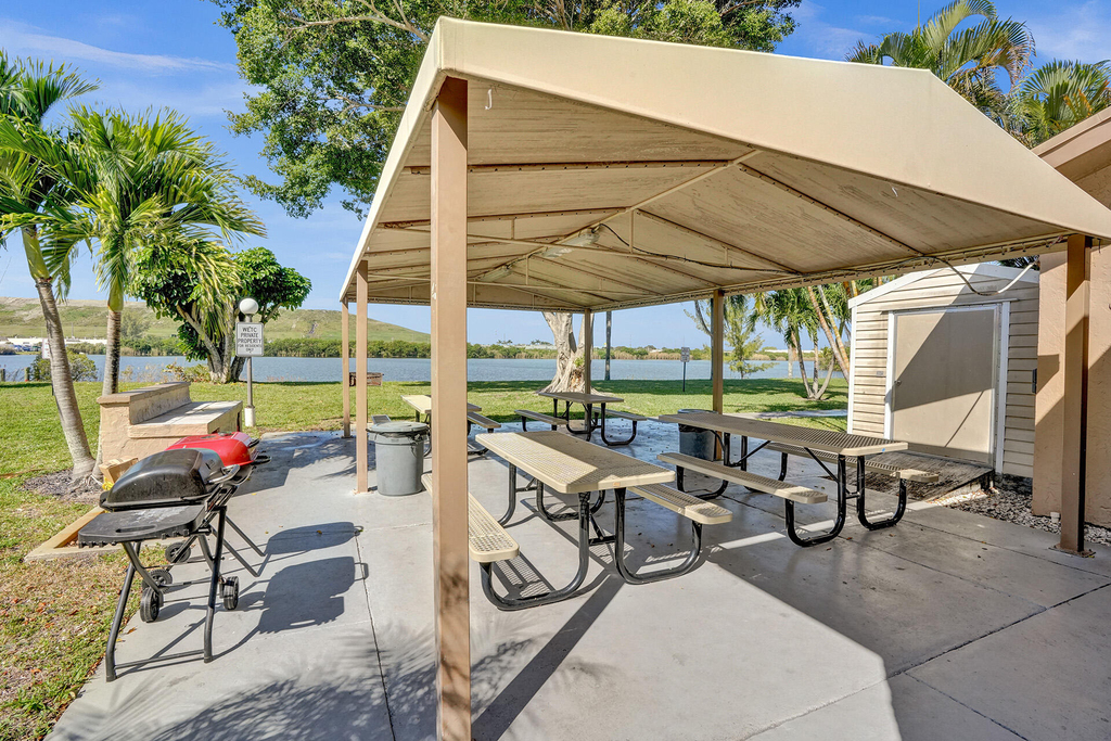 4550 Nw 18th Avenue - Photo 32