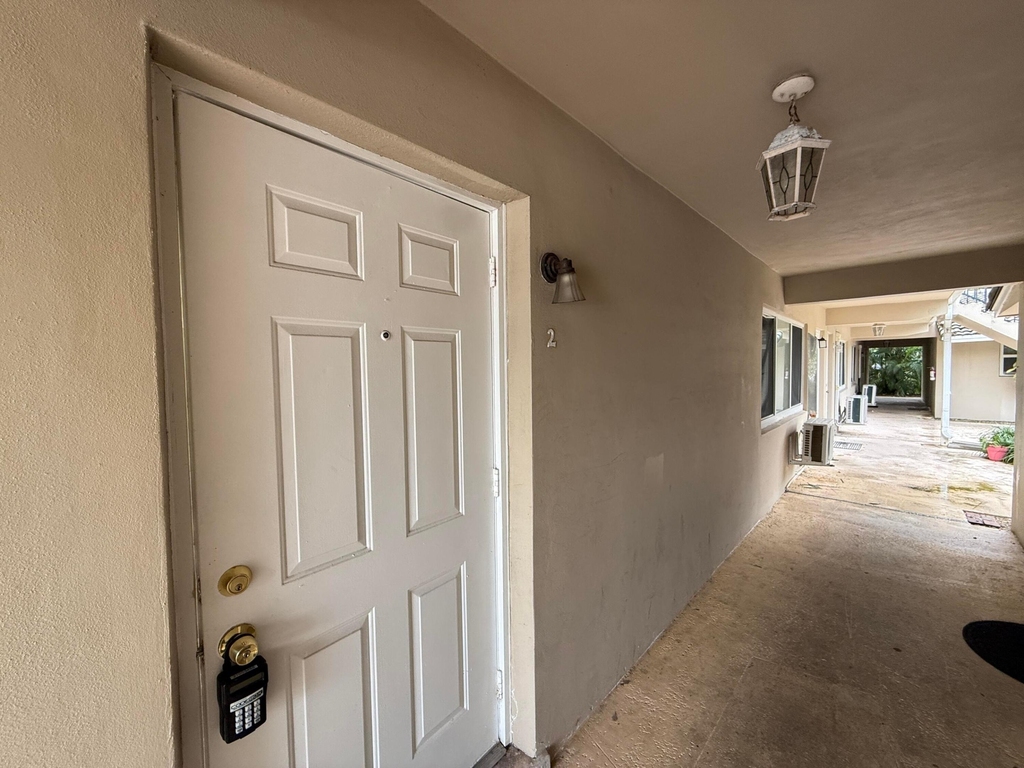 909 Se 14th Court - Photo 1