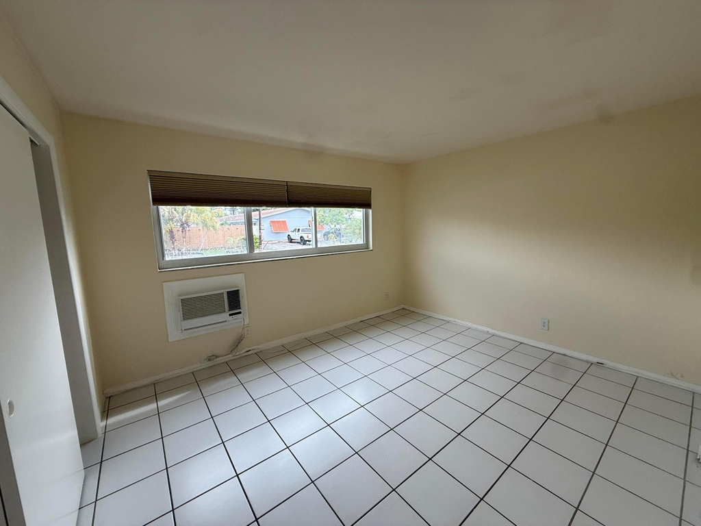 909 Se 14th Court - Photo 5