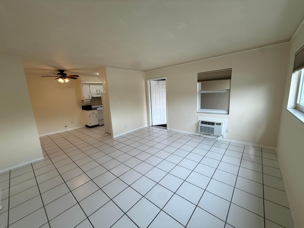 909 Se 14th Court - Photo 12