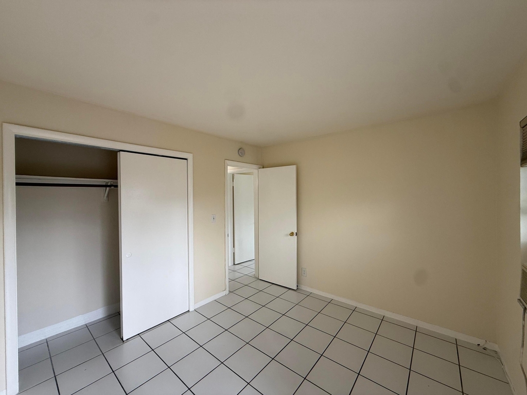 909 Se 14th Court - Photo 2