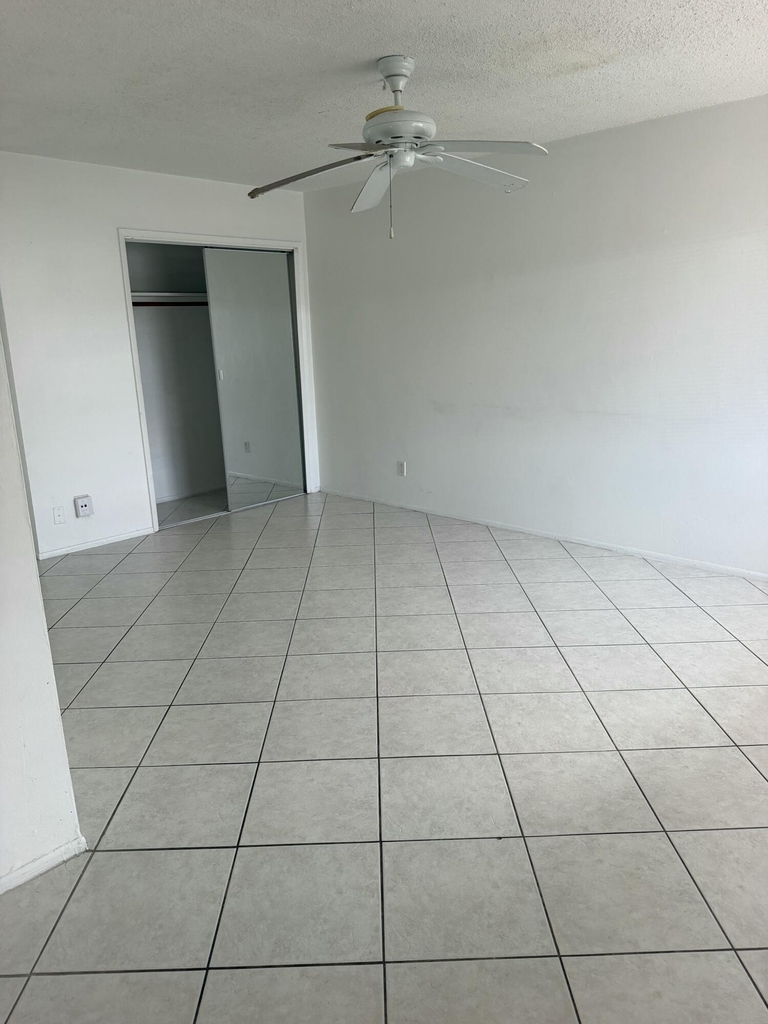 1816 E Oakland Park Boulevard - Photo 3