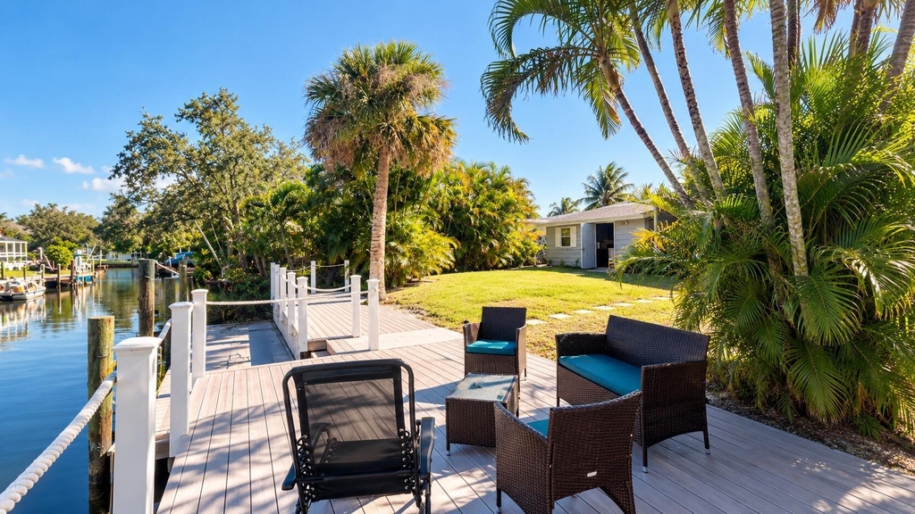 231 Se Paradise Place - Photo 11