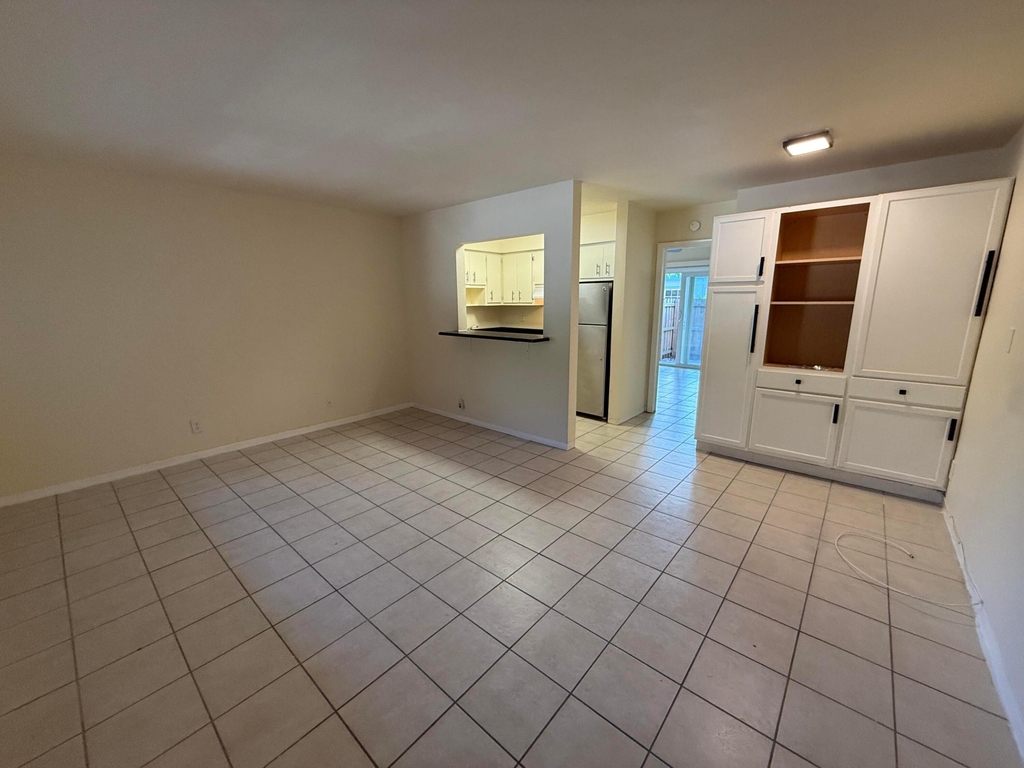 909 Se 14th Court - Photo 10
