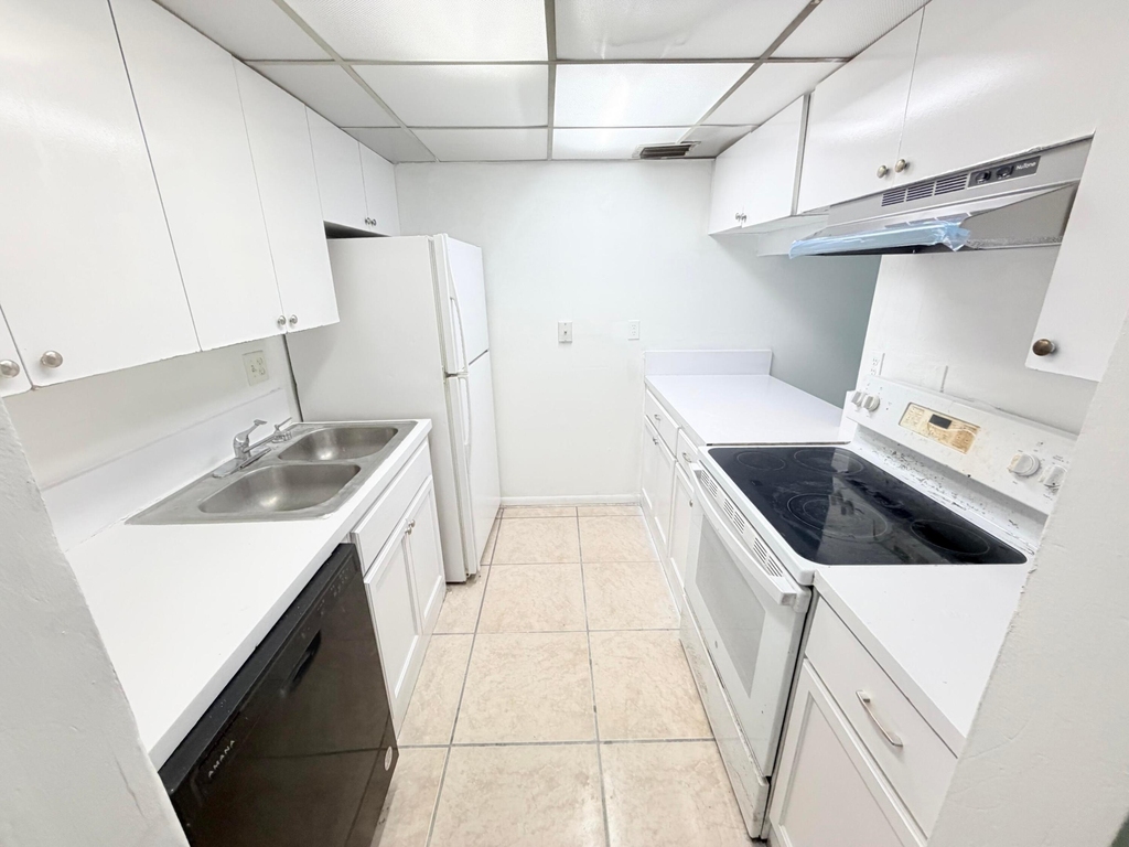 1720 N Congress Avenue - Photo 0