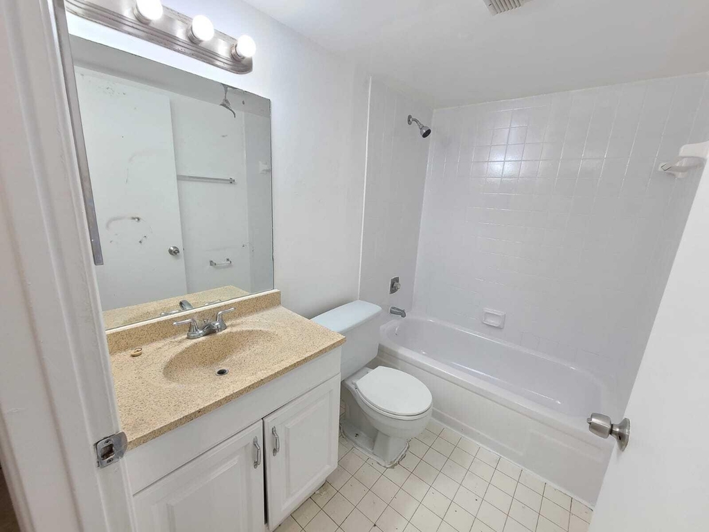 1720 N Congress Avenue - Photo 8