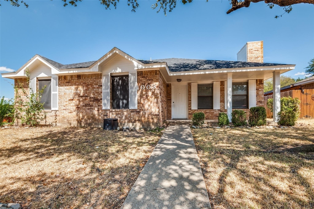 1003 Stewart Avenue - Photo 0