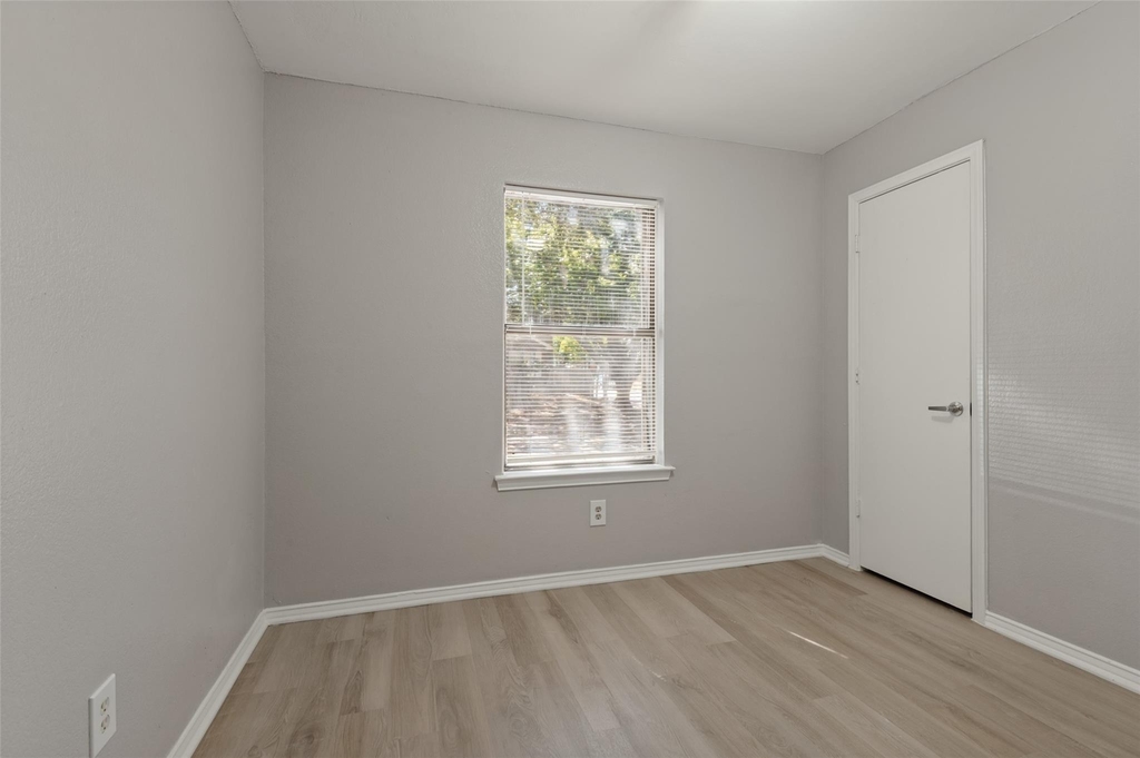 1003 Stewart Avenue - Photo 4