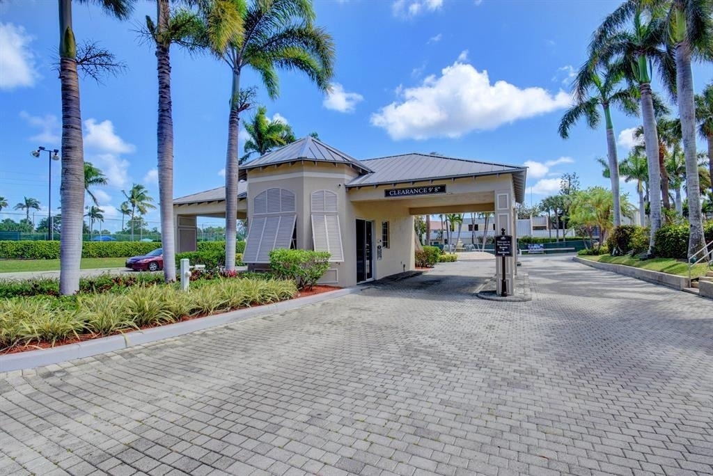 14 Royal Palm Way - Photo 2