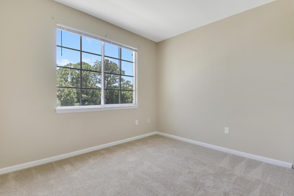 9211 Myrtlewood Circle W - Photo 6