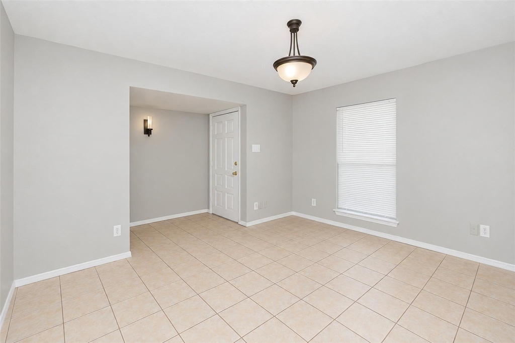 1204 W Spring Creek Parkway - Photo 7