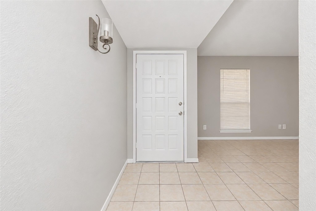 1204 W Spring Creek Parkway - Photo 4