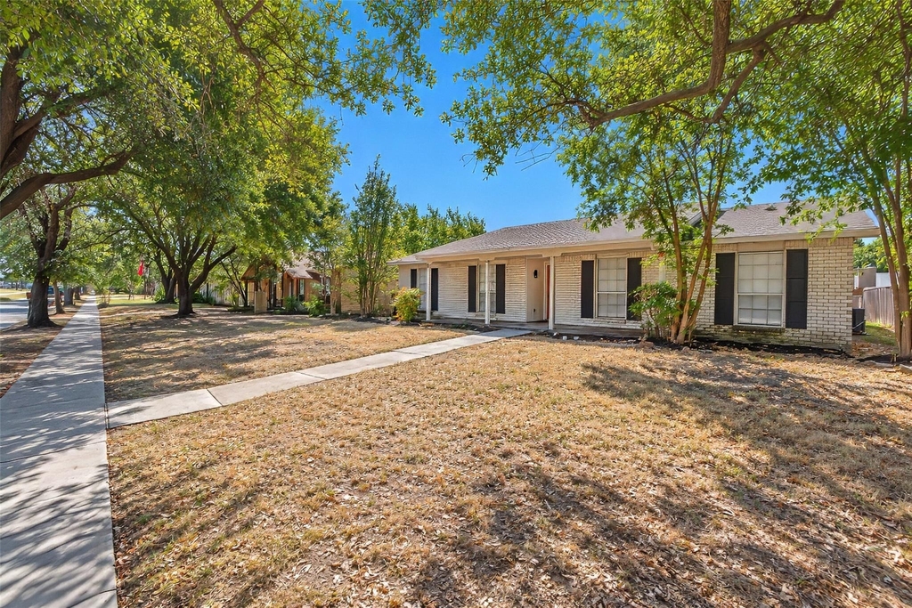 1204 W Spring Creek Parkway - Photo 2