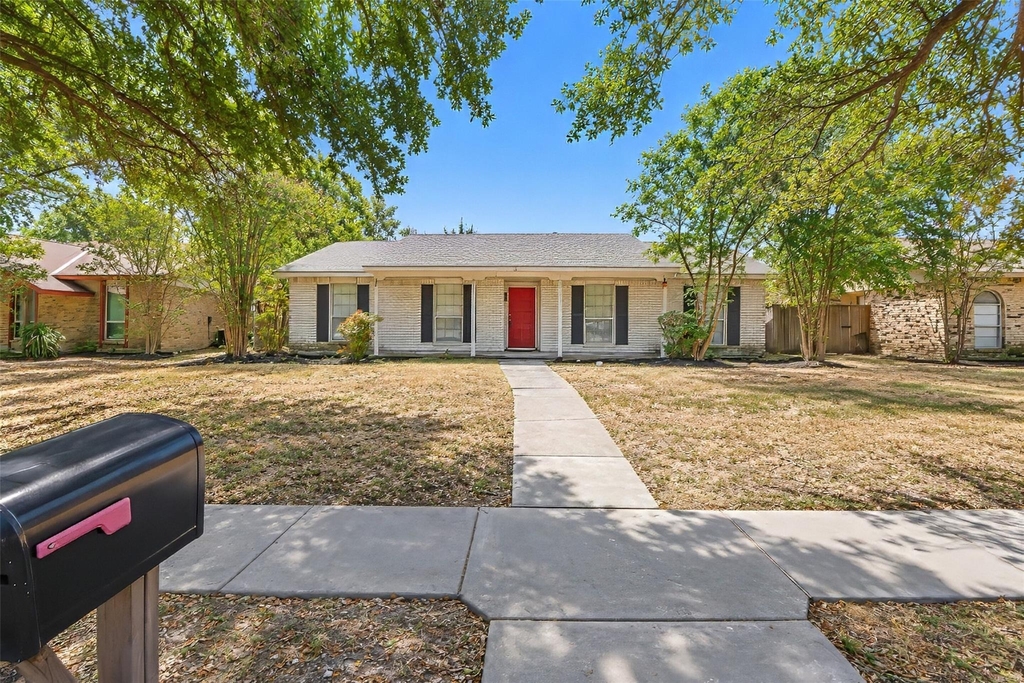 1204 W Spring Creek Parkway - Photo 0
