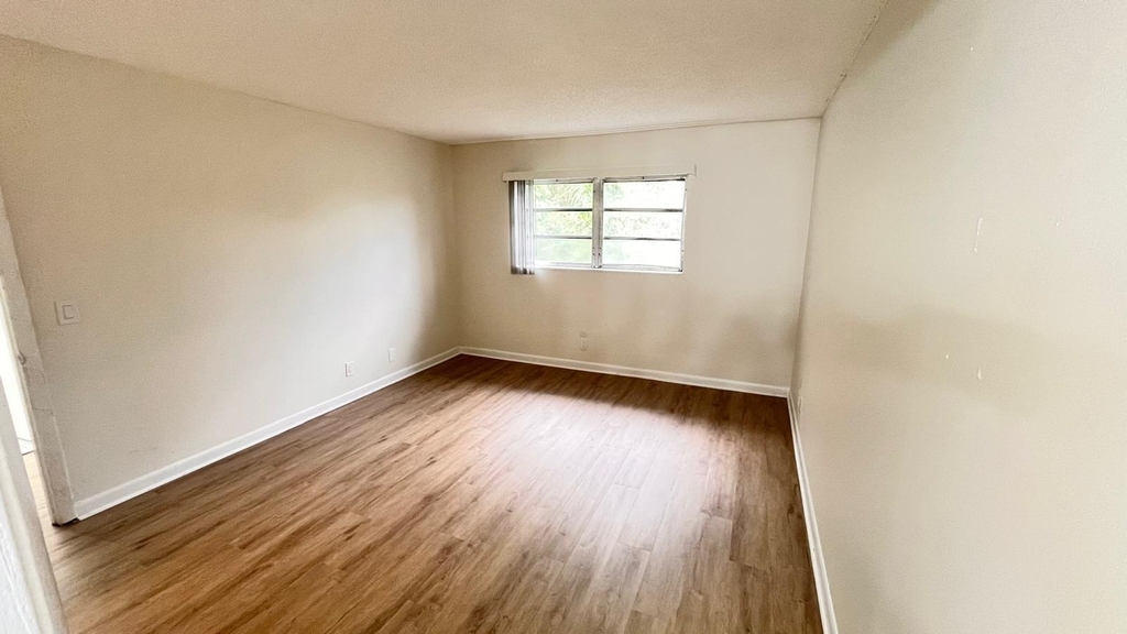 126 S D Street - Photo 15