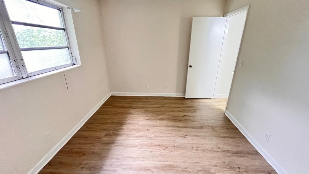 126 S D Street - Photo 17