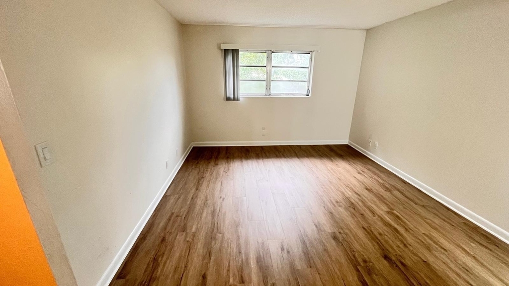 126 S D Street - Photo 16