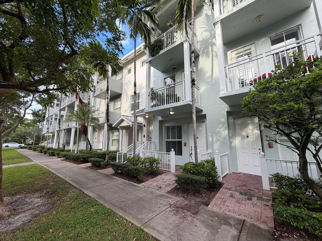 252 Sw 14th Avenue - Photo 0