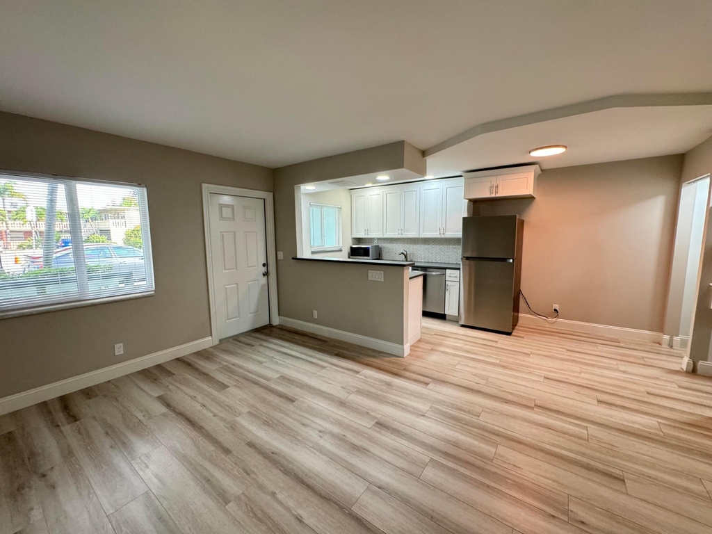 306 E Ocean Avenue - Photo 11