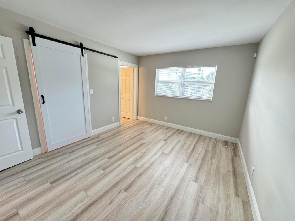 306 E Ocean Avenue - Photo 4