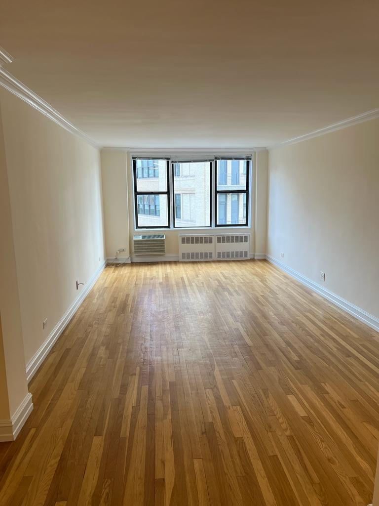 West 13th Street - Photo 4