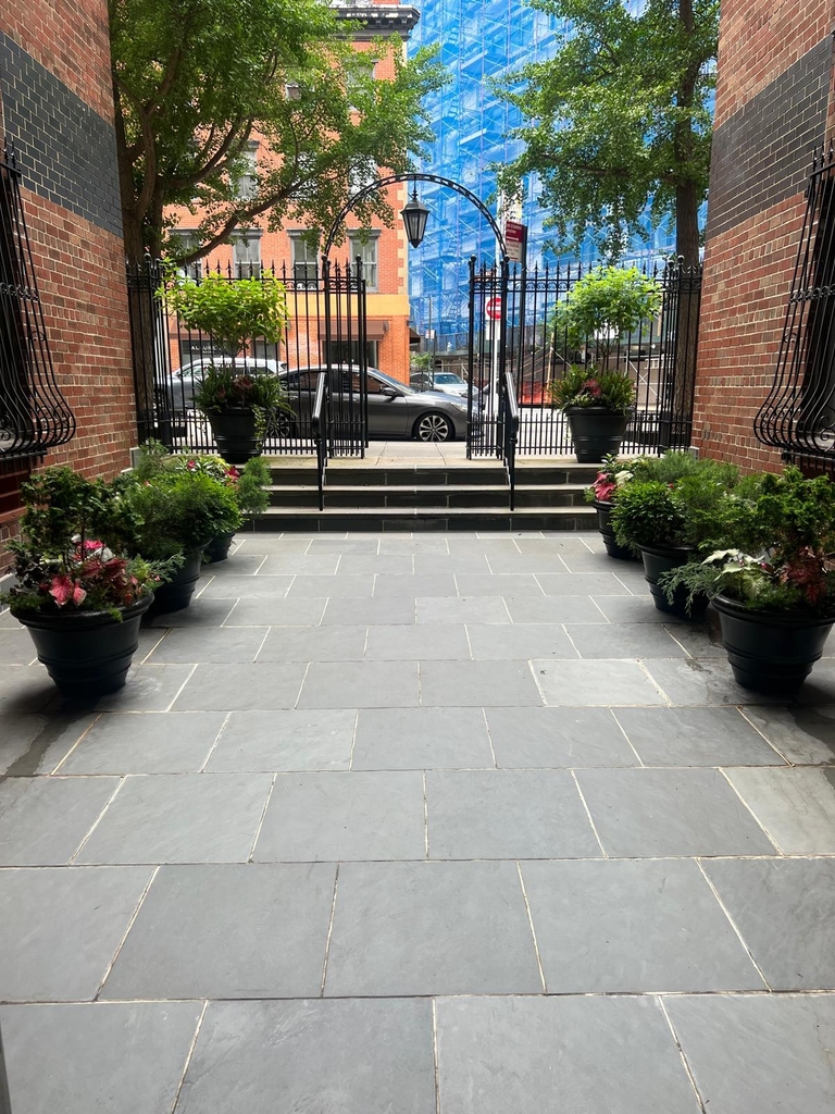 West 13th Street - Photo 15
