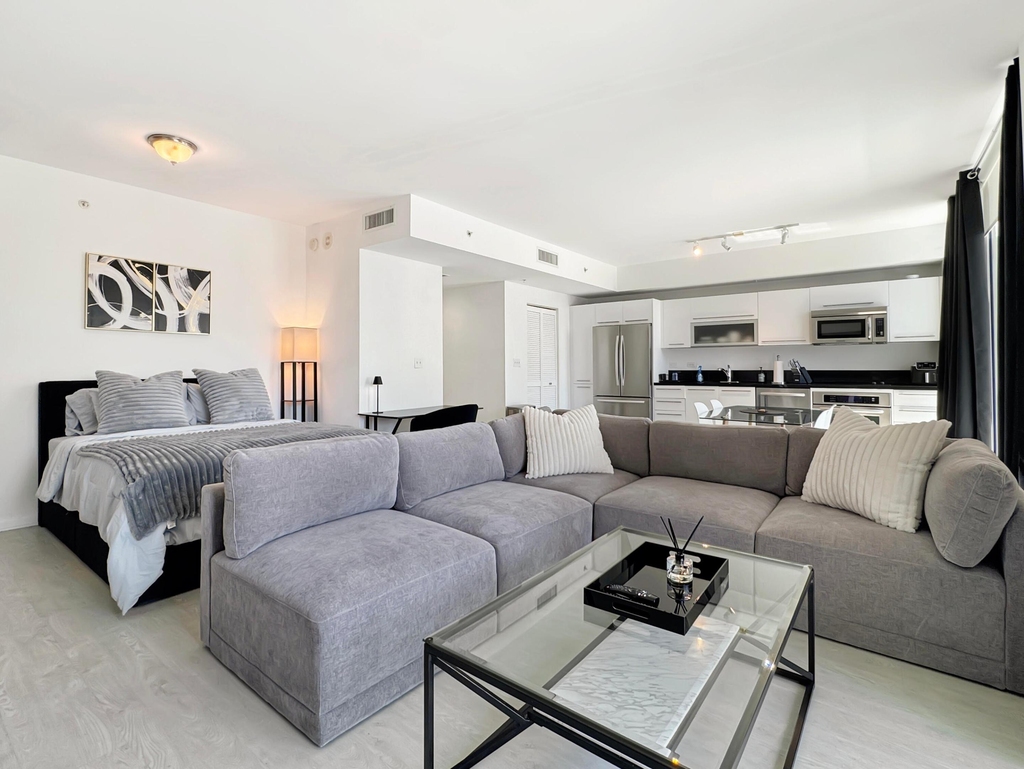 244 Biscayne Boulevard - Photo 2