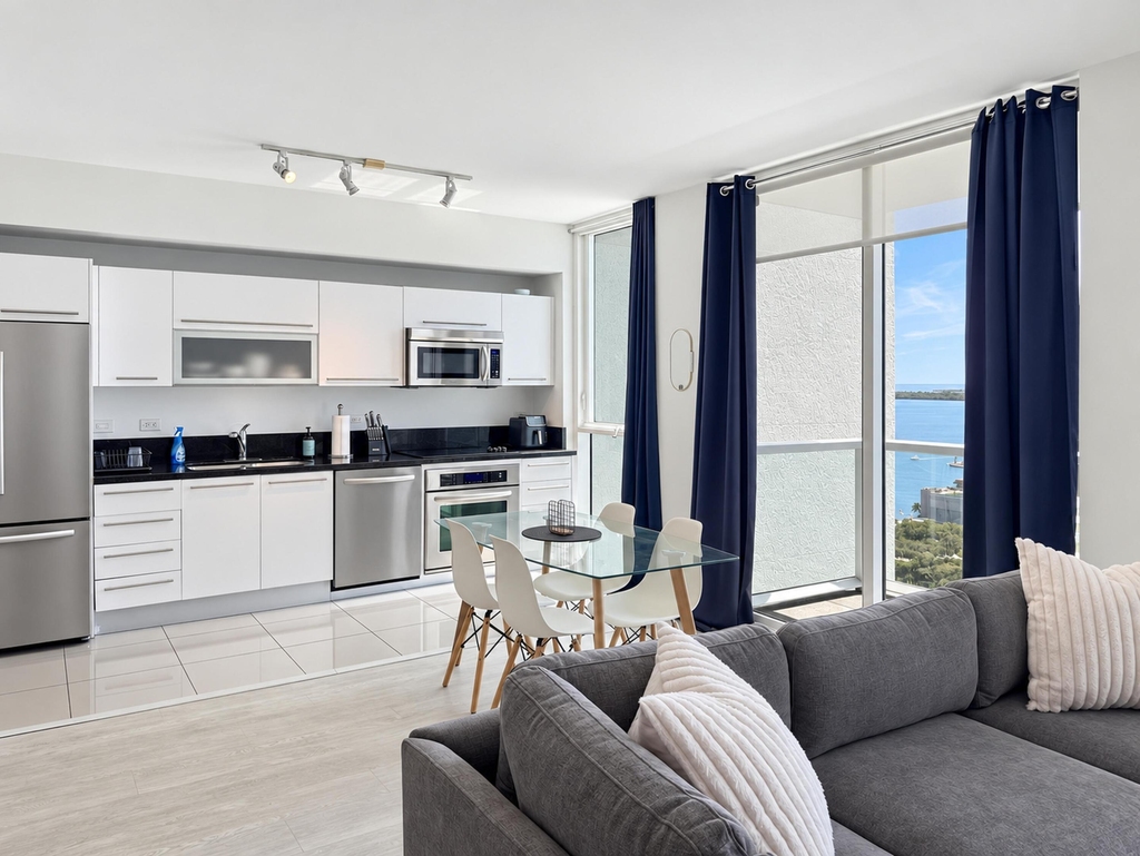 244 Biscayne Boulevard - Photo 6