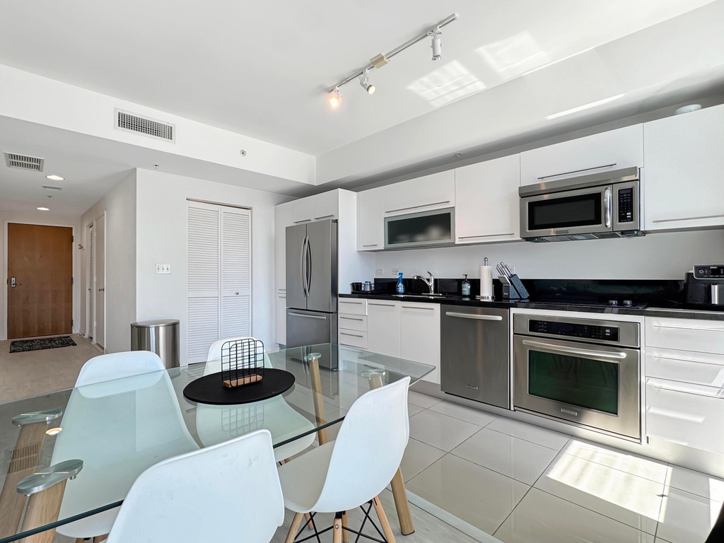 244 Biscayne Boulevard - Photo 10