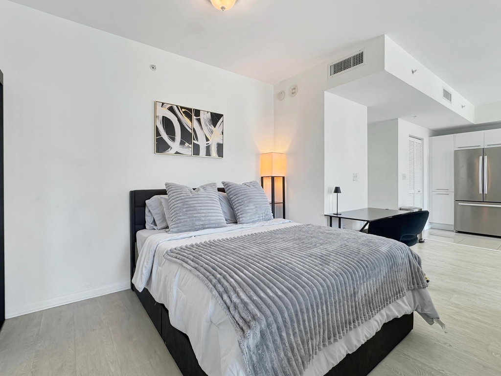 244 Biscayne Boulevard - Photo 13