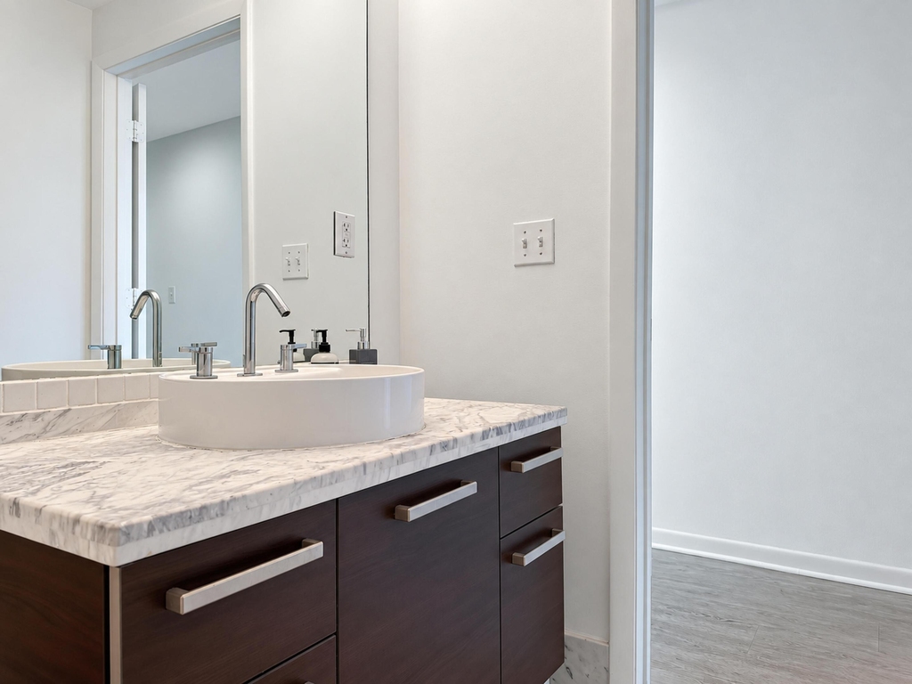 244 Biscayne Boulevard - Photo 4
