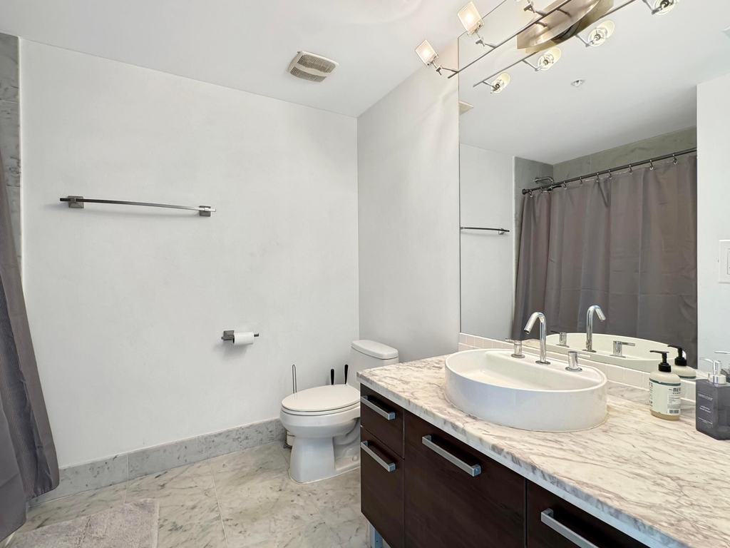 244 Biscayne Boulevard - Photo 15