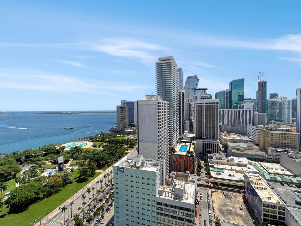 244 Biscayne Boulevard - Photo 1