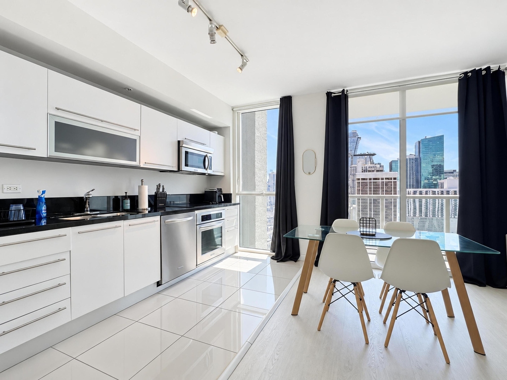 244 Biscayne Boulevard - Photo 9