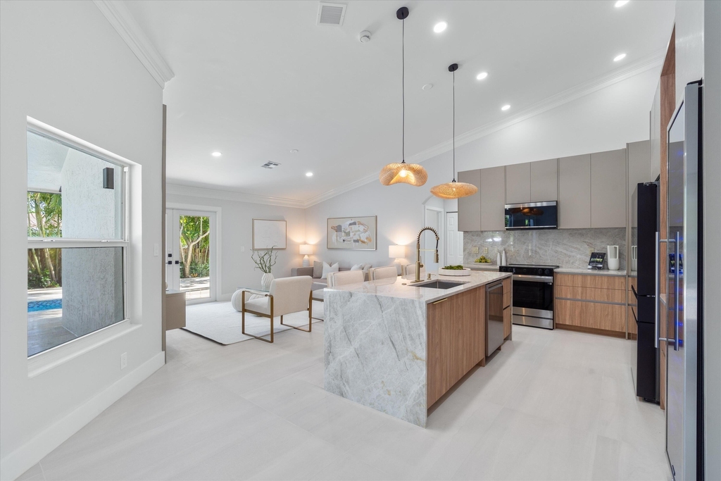 1132 Ne 3rd Avenue - Photo 6