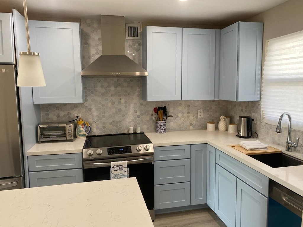311 E Ocean Avenue - Photo 2