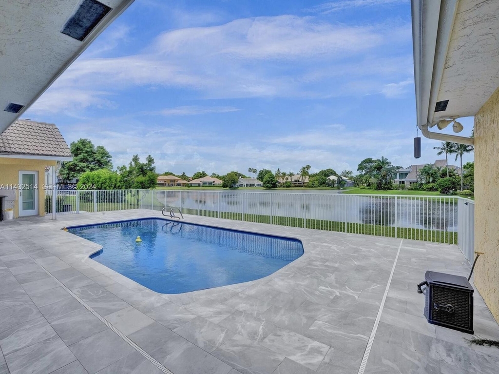 4495 Woodfield Boulevard - Photo 2