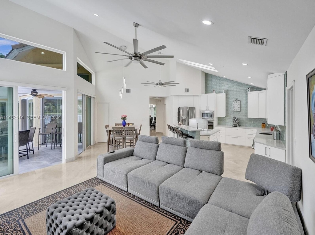 4495 Woodfield Boulevard - Photo 15