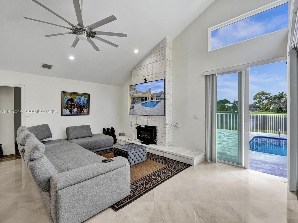 4495 Woodfield Boulevard - Photo 13
