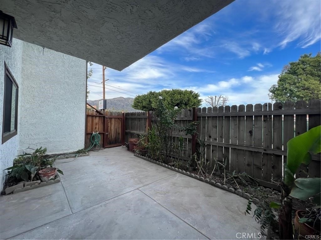 1214 Huntington Drive - Photo 3