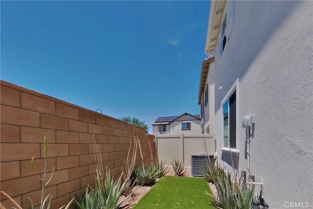 31677 Rosetta Street - Photo 13