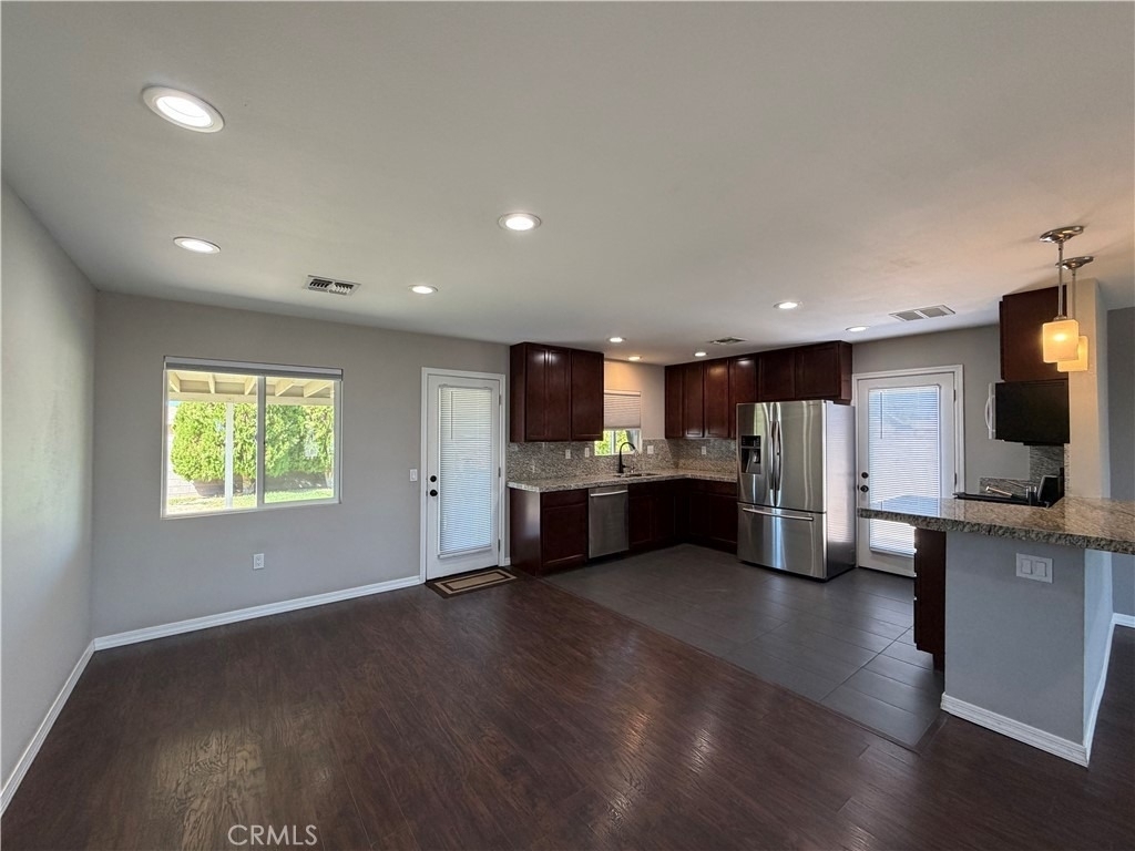 499 N 10th - Photo 2