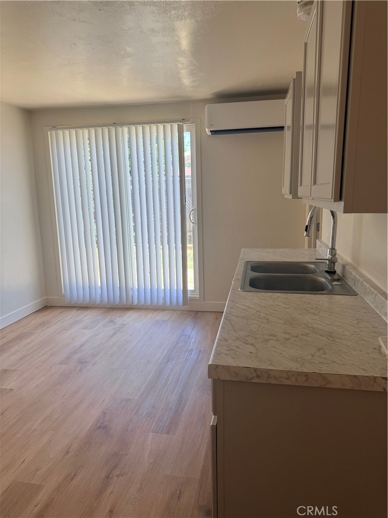 885 E 7th Avenue - Photo 4