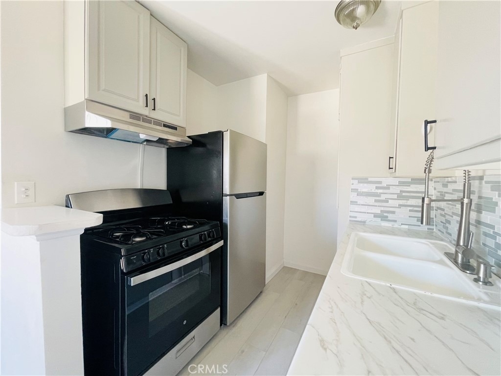 2437 Exposition Place - Photo 6