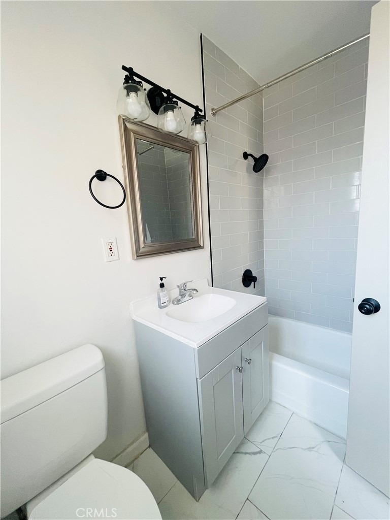 2437 Exposition Place - Photo 11