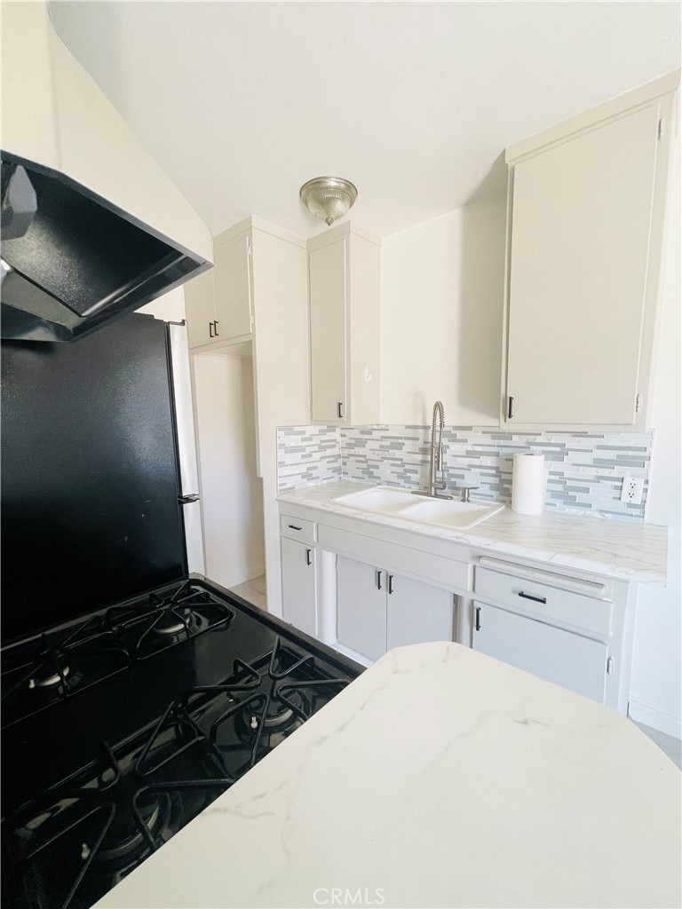 2437 Exposition Place - Photo 7